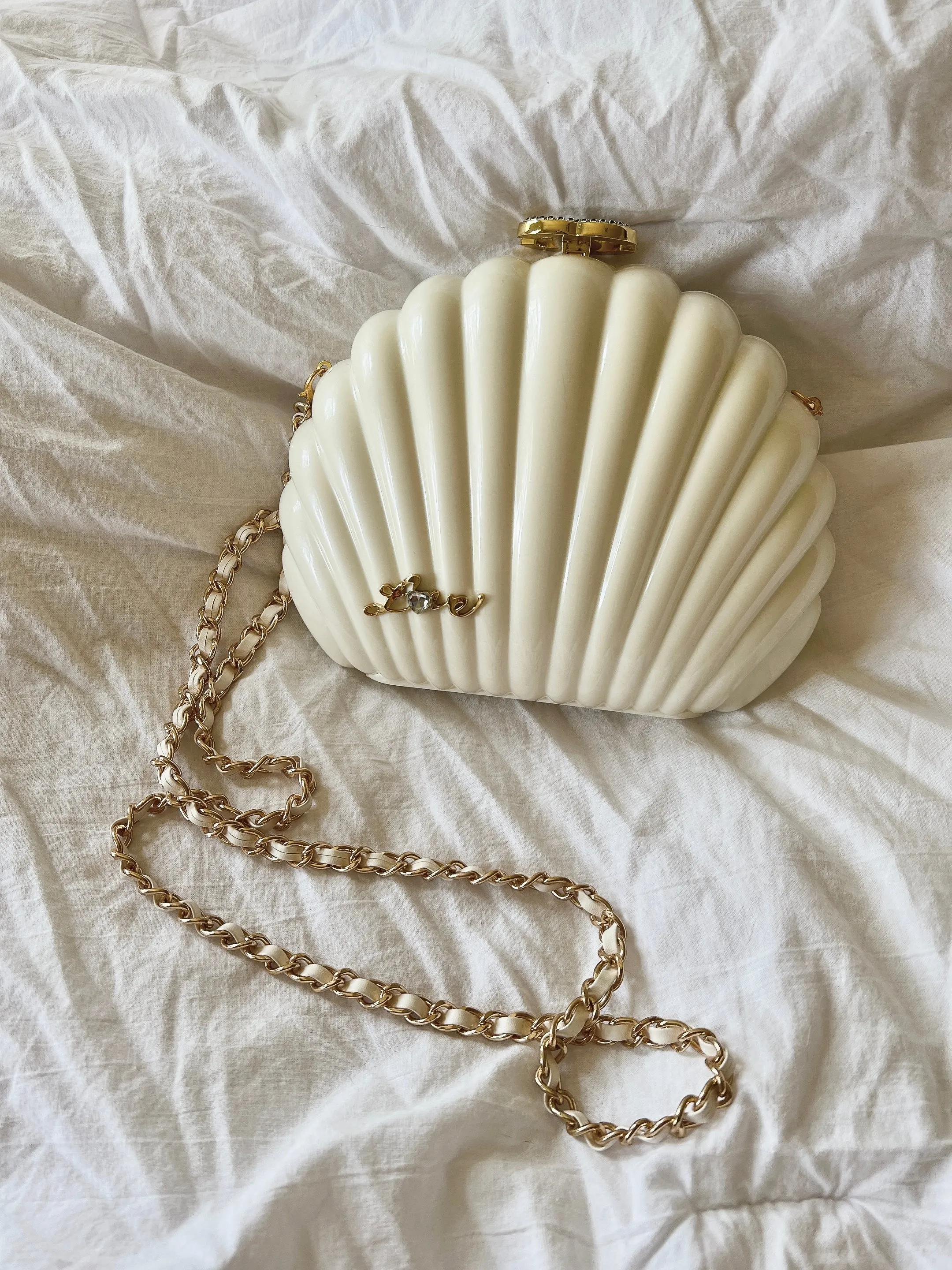 Chanel Shell VIP Gift Clutch 2016