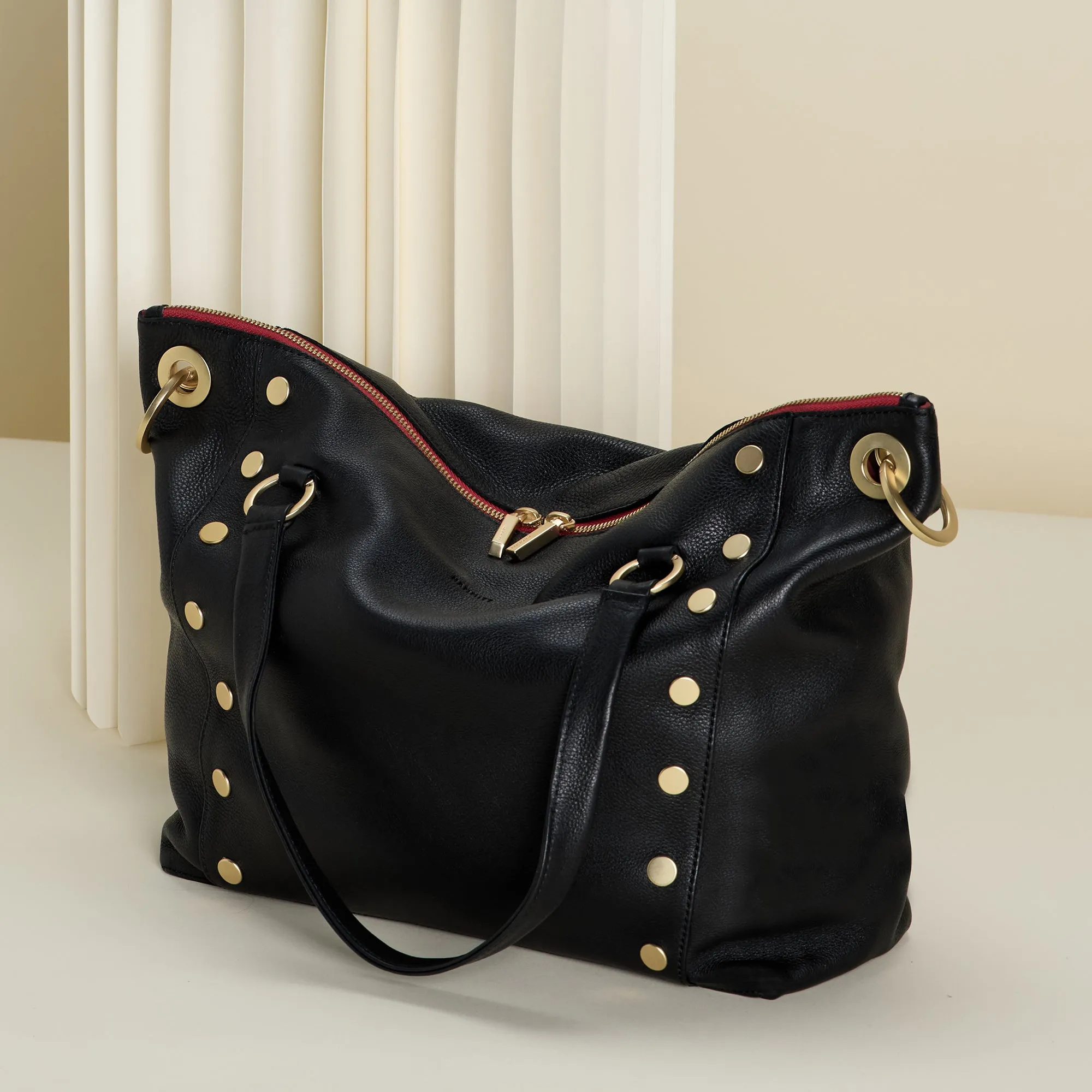 Daniel | Black/Brushed Gold Red Zip | Lrg