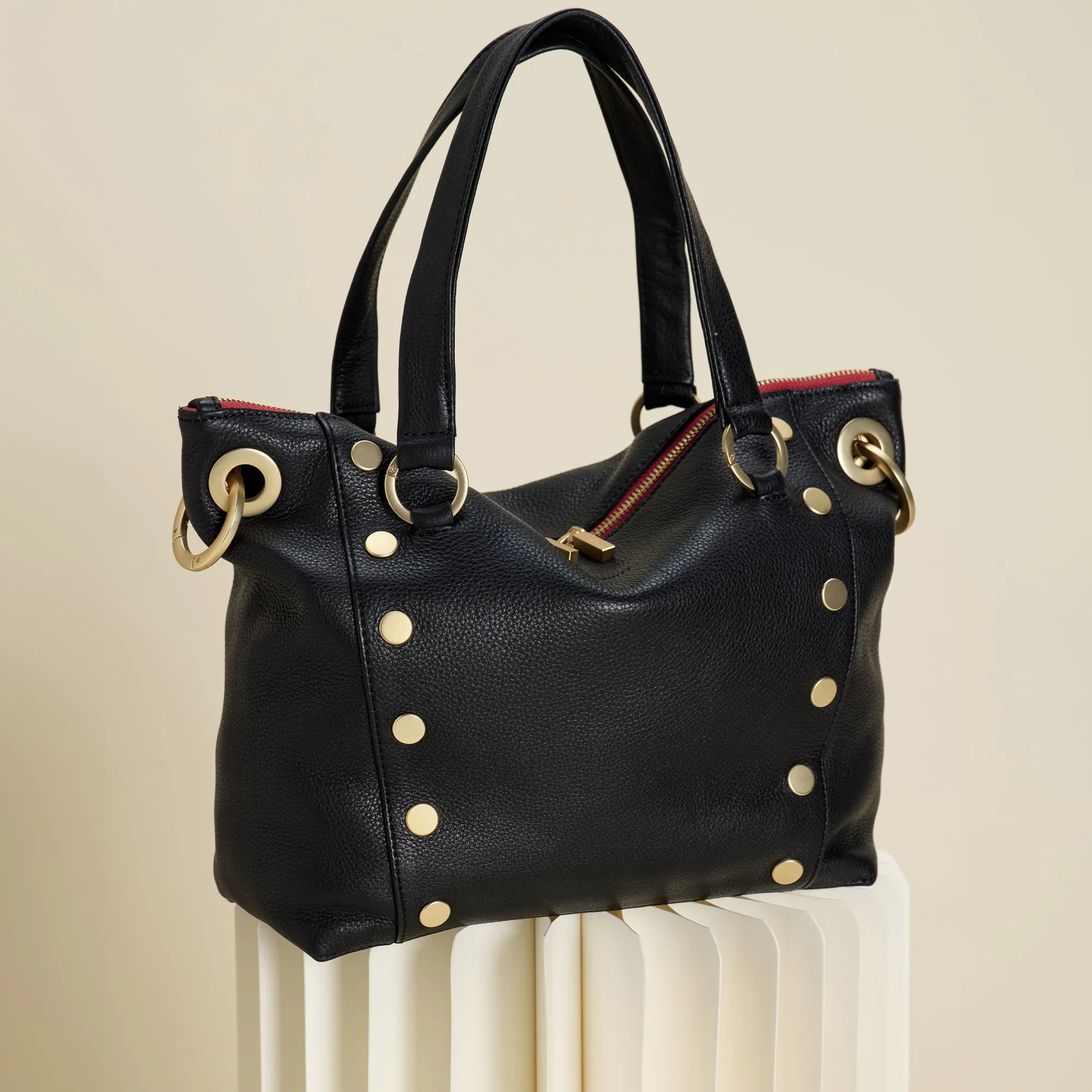 Daniel | Black/Brushed Gold Red Zip | Med